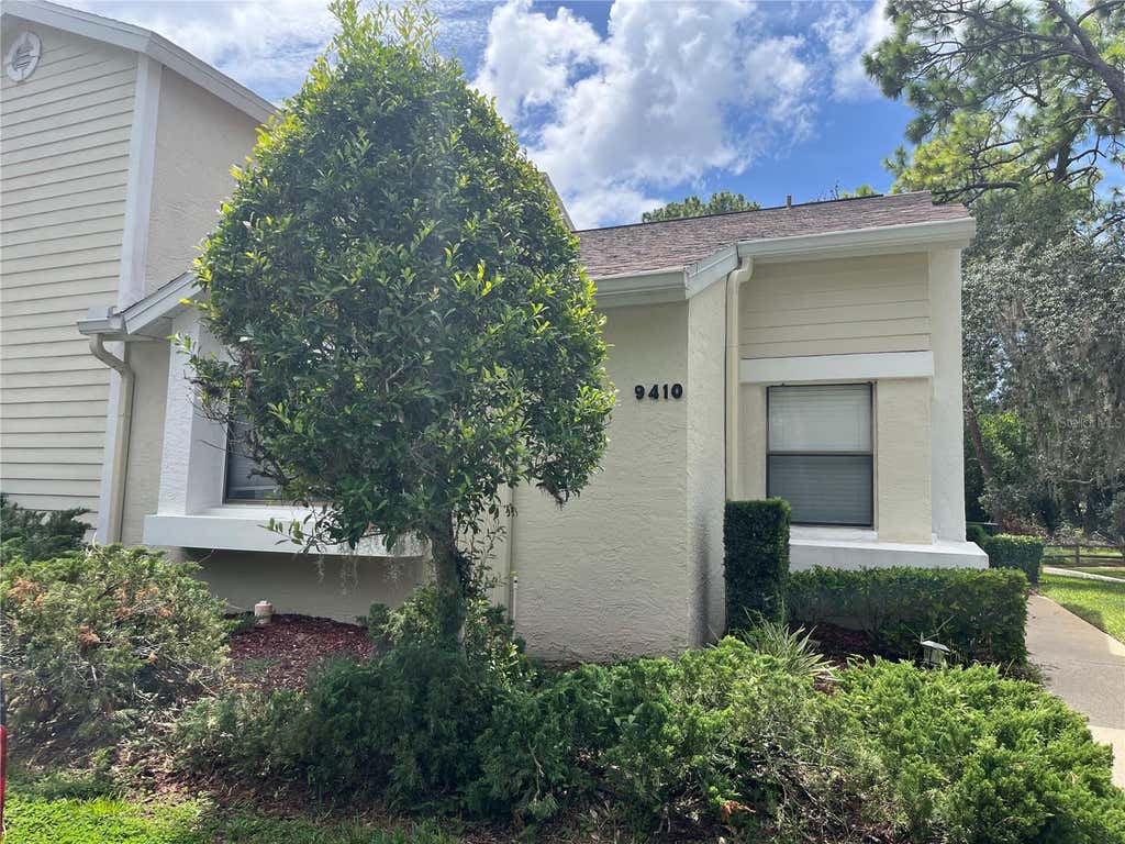 Photo of 9410 Nakoma Way #H, Weeki Wachee, FL 34613 (MLS # W7888879)