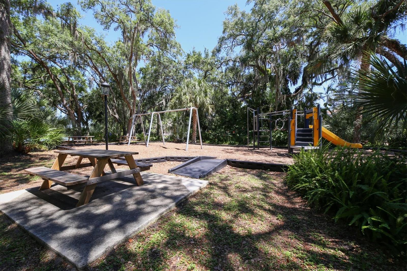 LAKES ESTATES 3 OF SARASOTA - Residential