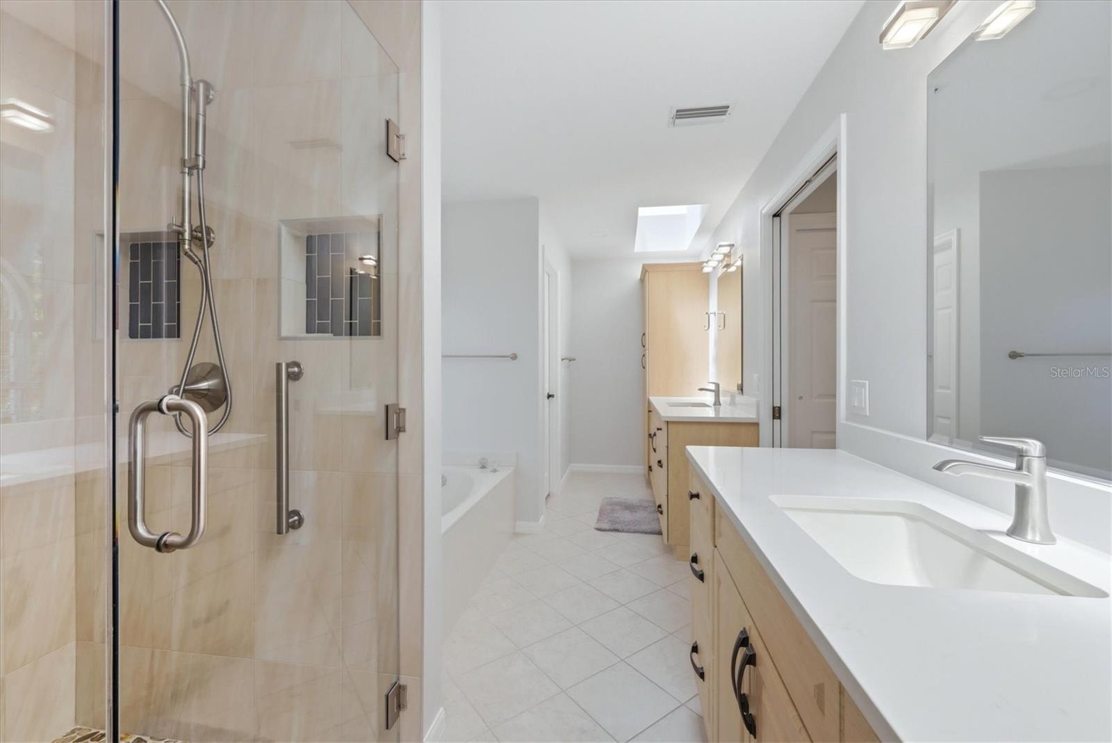 LAKES ESTATES 3 OF SARASOTA - Residential