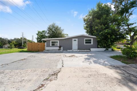 Photo of 605 S Disston Ave, Tarpon Springs, FL 34689 (MLS # TB8423633)
