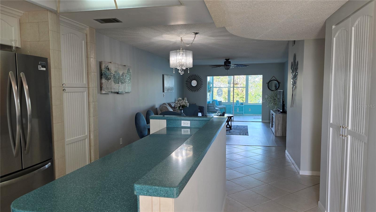 1847 SHORE DRIVE S 415