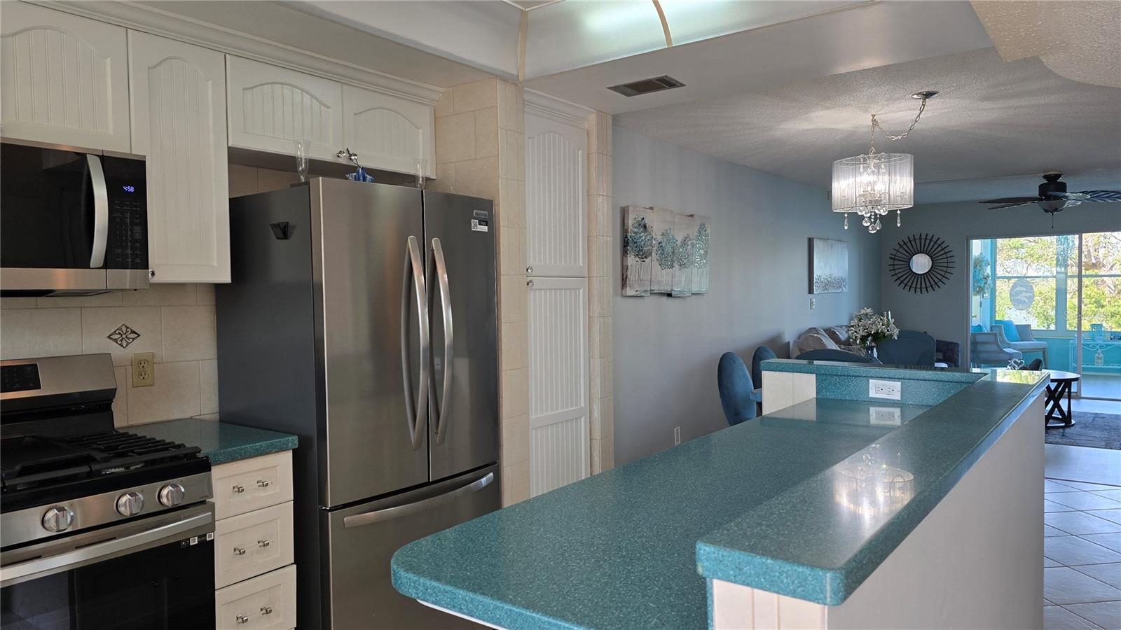 1847 SHORE DRIVE S 415