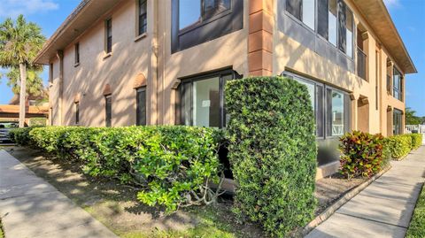 Photo of 10192 Seminole Island Drive #10192, Largo, FL 33773 (MLS # TB8477284)