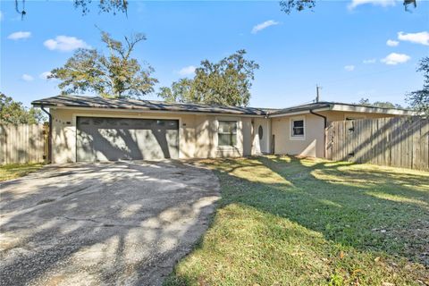 A home in LAKELAND