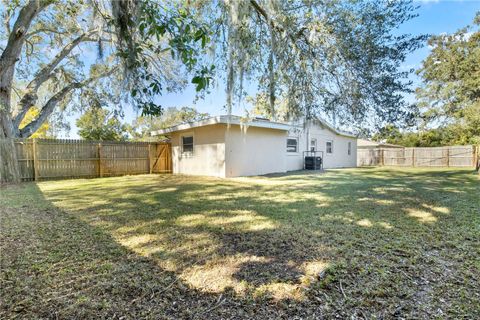 A home in LAKELAND