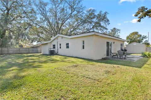 A home in LAKELAND