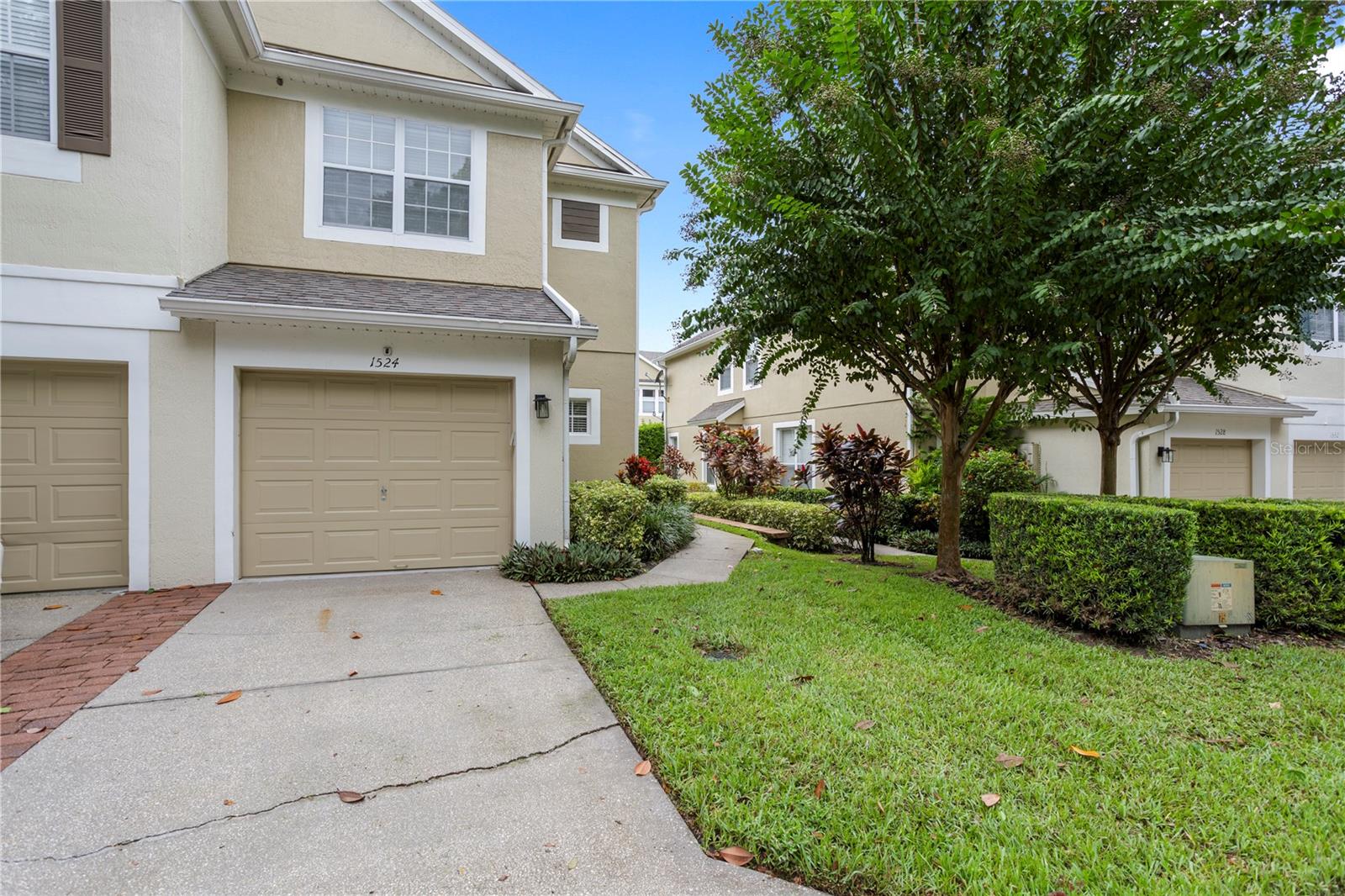 VISTAS AT LAKE HOWELL - Residential Lease