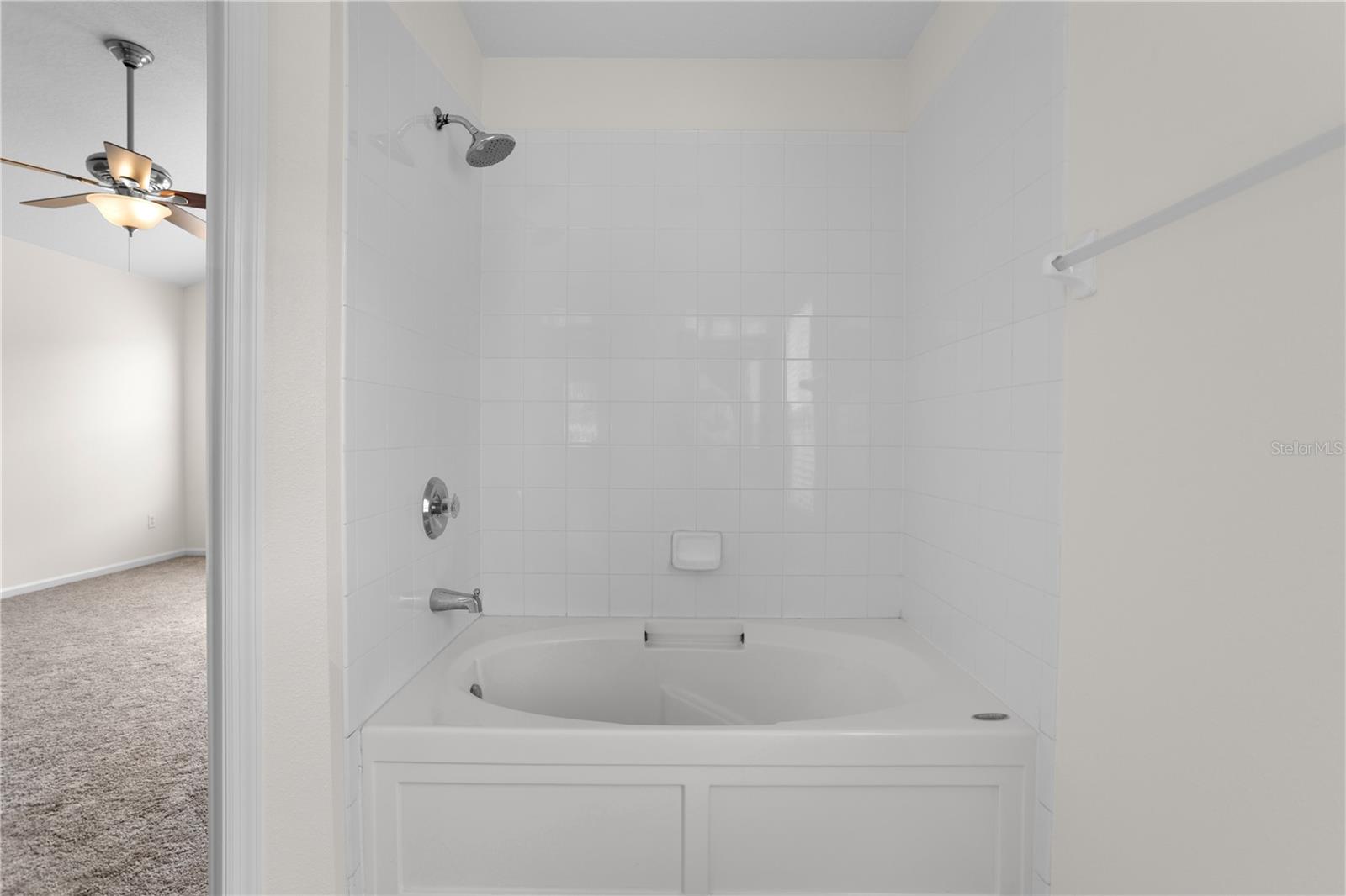 VISTAS AT LAKE HOWELL - Residential Lease