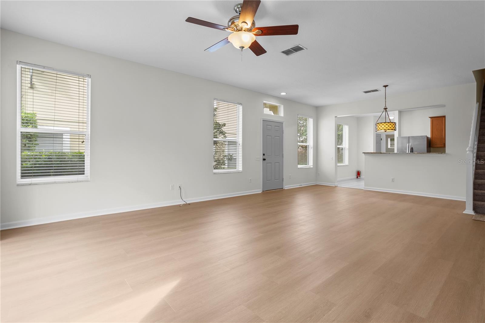 VISTAS AT LAKE HOWELL - Residential Lease