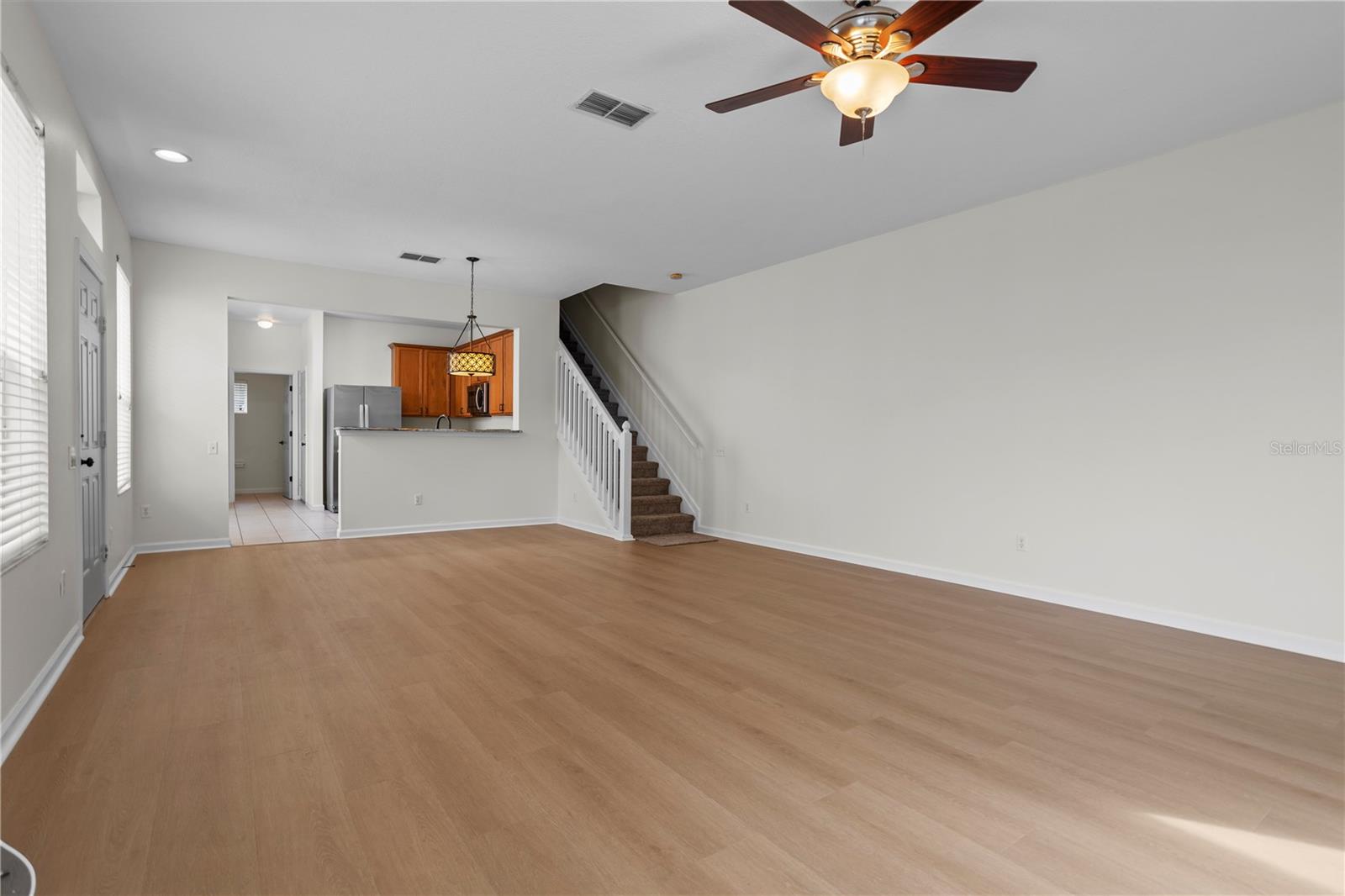 VISTAS AT LAKE HOWELL - Residential Lease