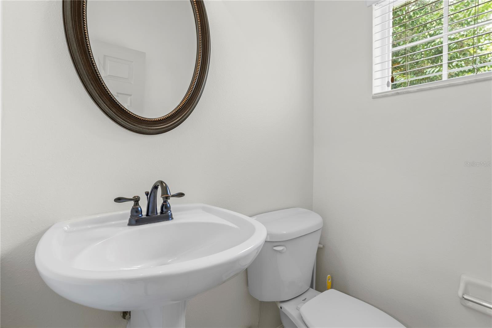 VISTAS AT LAKE HOWELL - Residential Lease