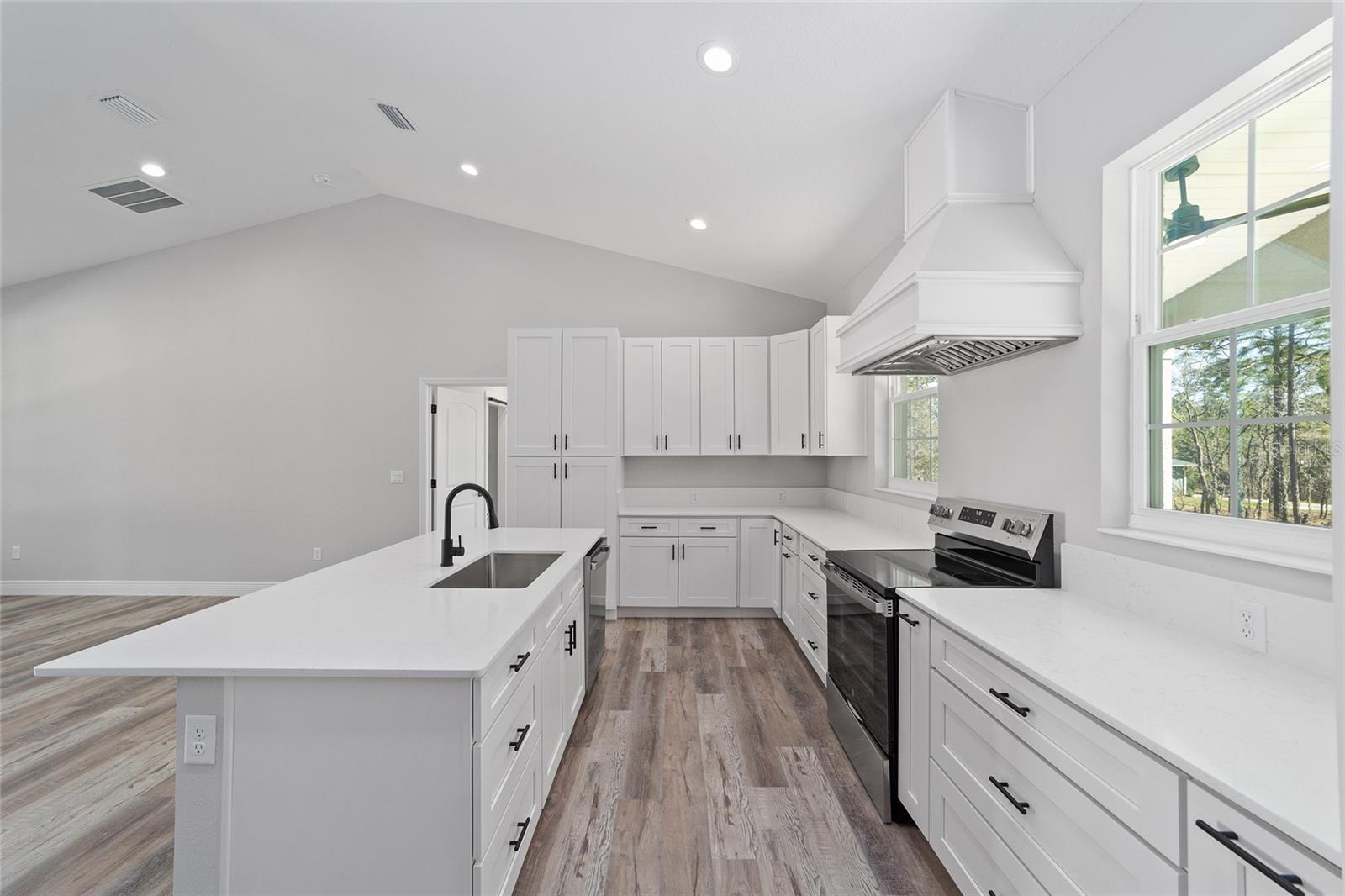 WILLISTON HYLNDS GOLF & C CLUB ESTATE - Residential Lease
