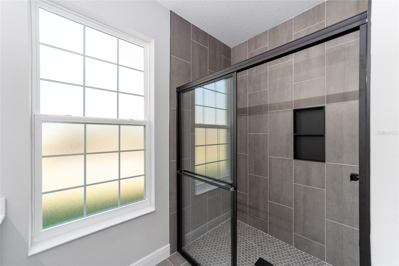 WILLISTON HYLNDS GOLF & C CLUB ESTATE - Residential Lease