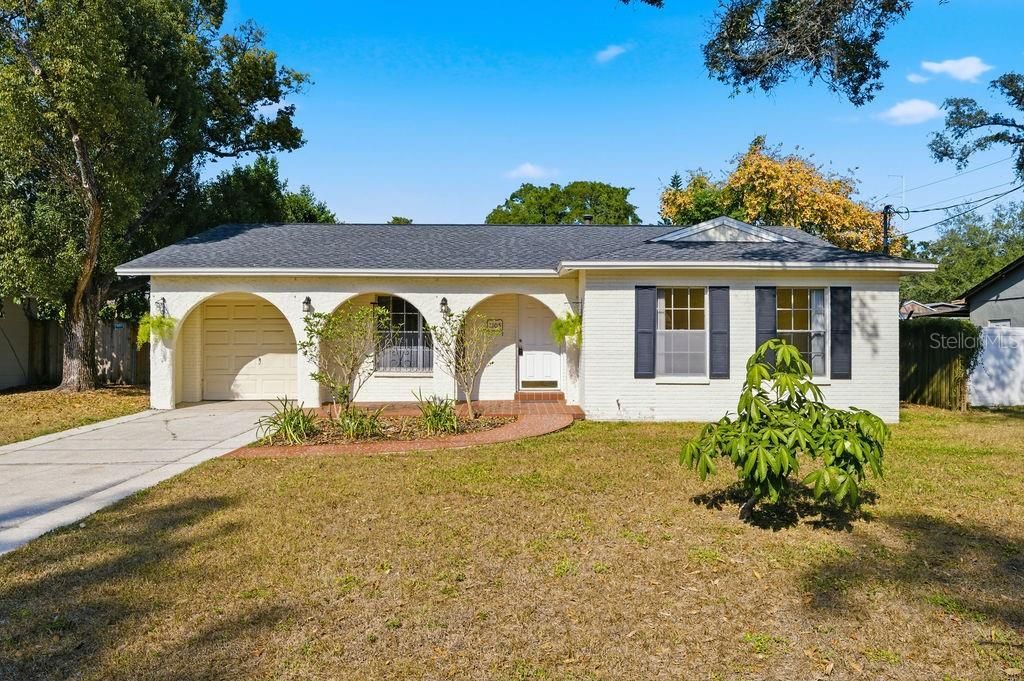 Photo of 2105 W Barclay Road, Tampa, FL 33612 (MLS # A4672472)
