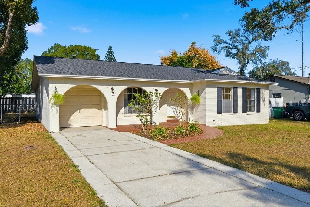 Photo of 2105 W Barclay Road, Tampa, FL 33612 (MLS # A4672472)