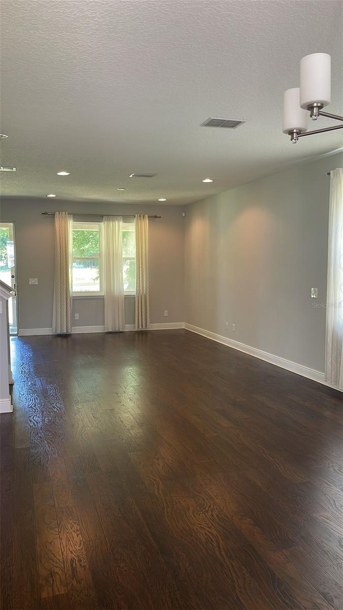 2813 ROSEGLEN WAY
