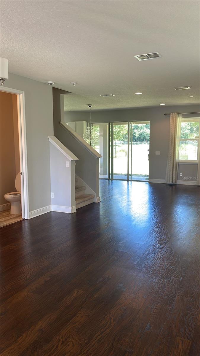 2813 ROSEGLEN WAY