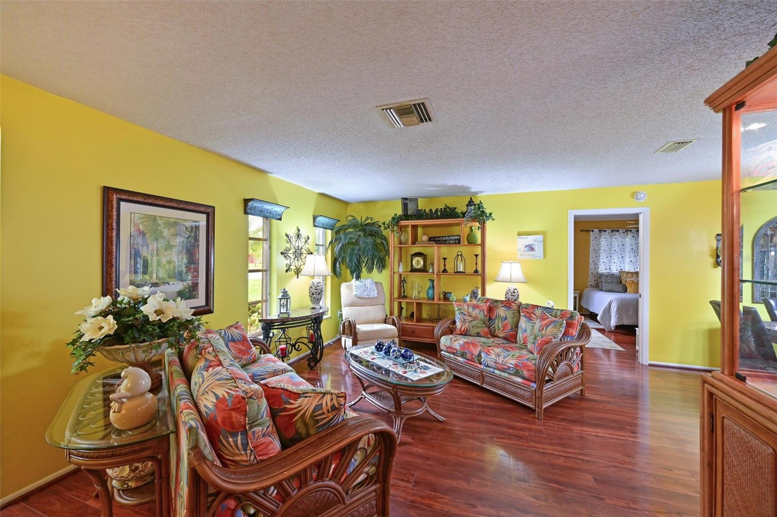 811 ALDERWOOD WAY