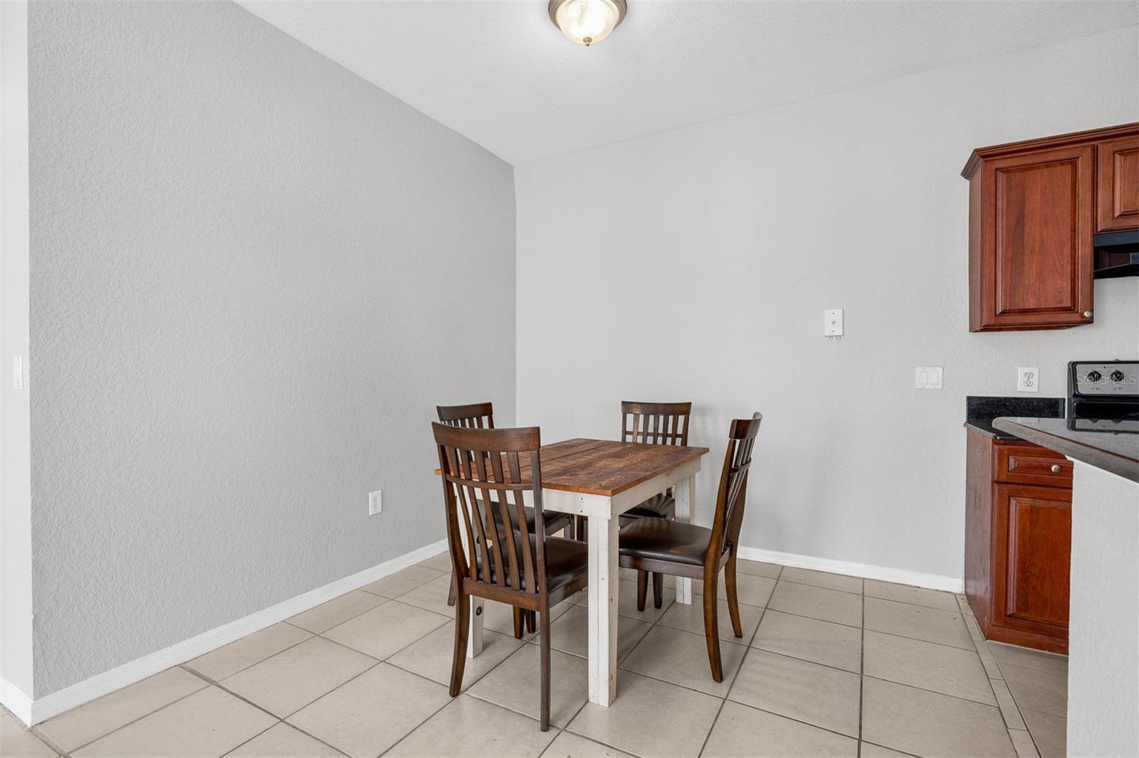 CRESCENT PLACE AT LAKE LOTUS CONDO - Residential