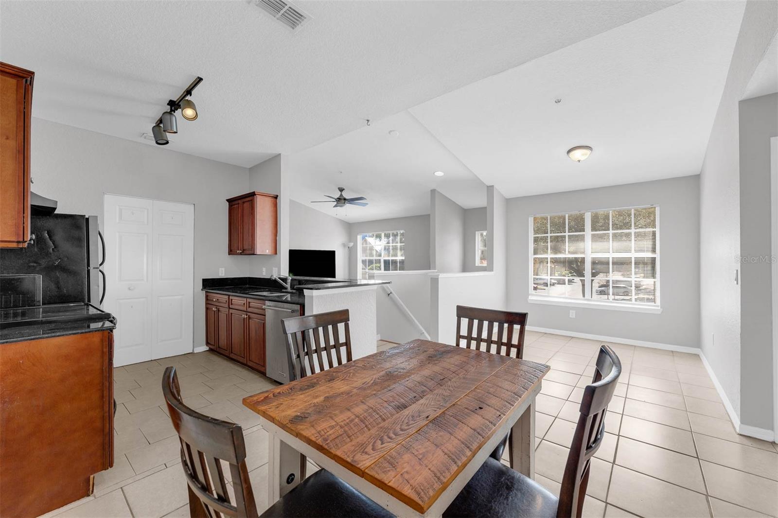 CRESCENT PLACE AT LAKE LOTUS CONDO - Residential