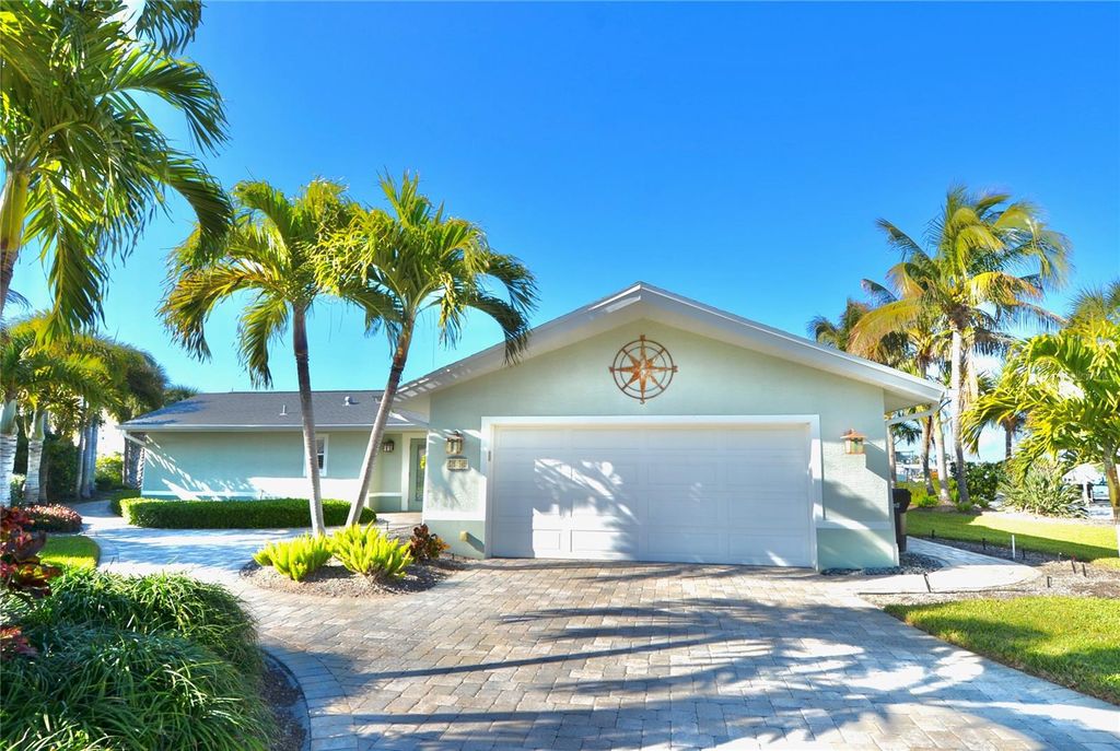 Photo of 724 El Dorado Drive, Venice, FL 34285 (MLS # N6142925)