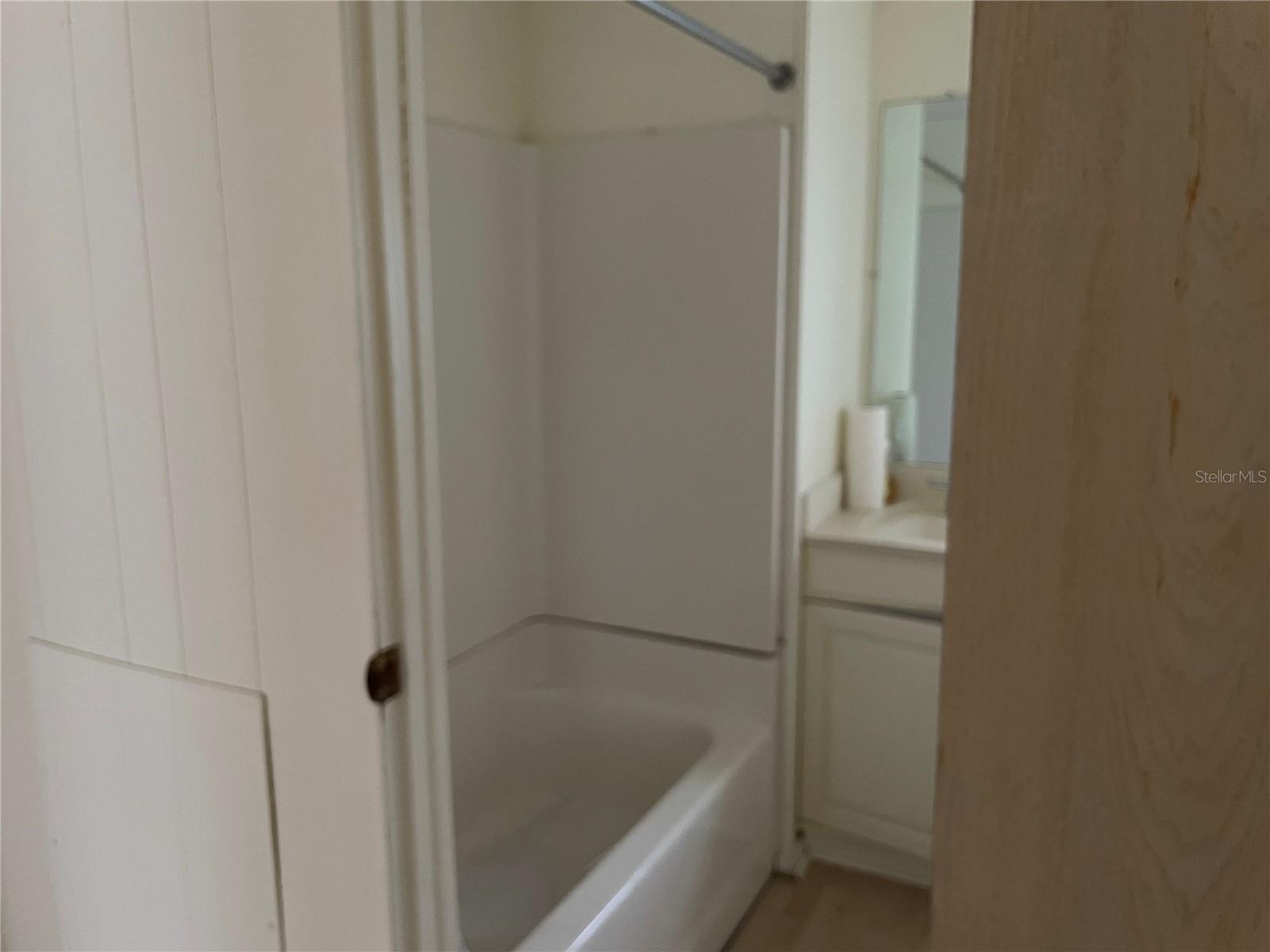 TWIN SHORES MOBILE HOME - Residential