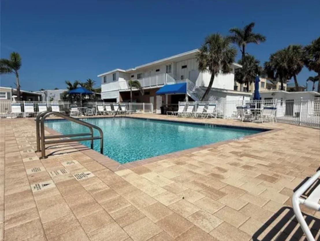 TWIN SHORES MOBILE HOME - Residential