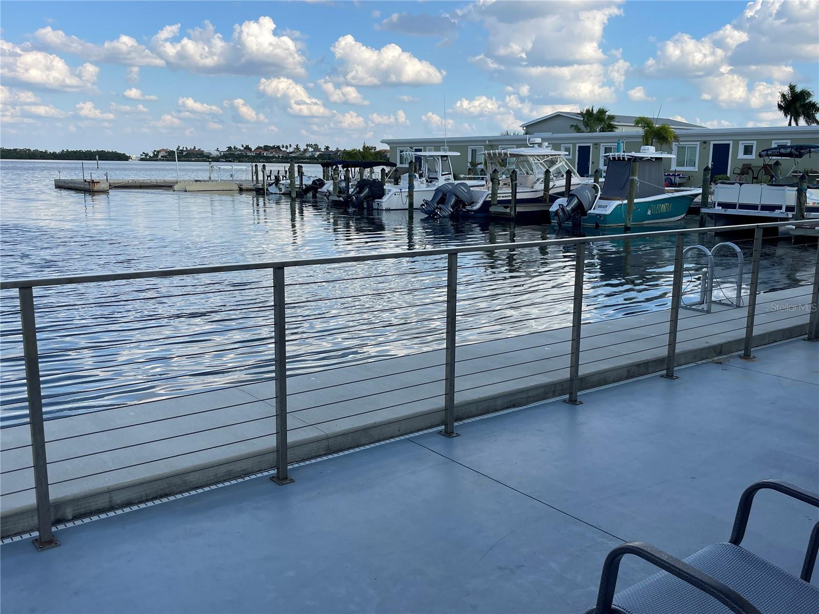 TWIN SHORES MOBILE HOME - Residential