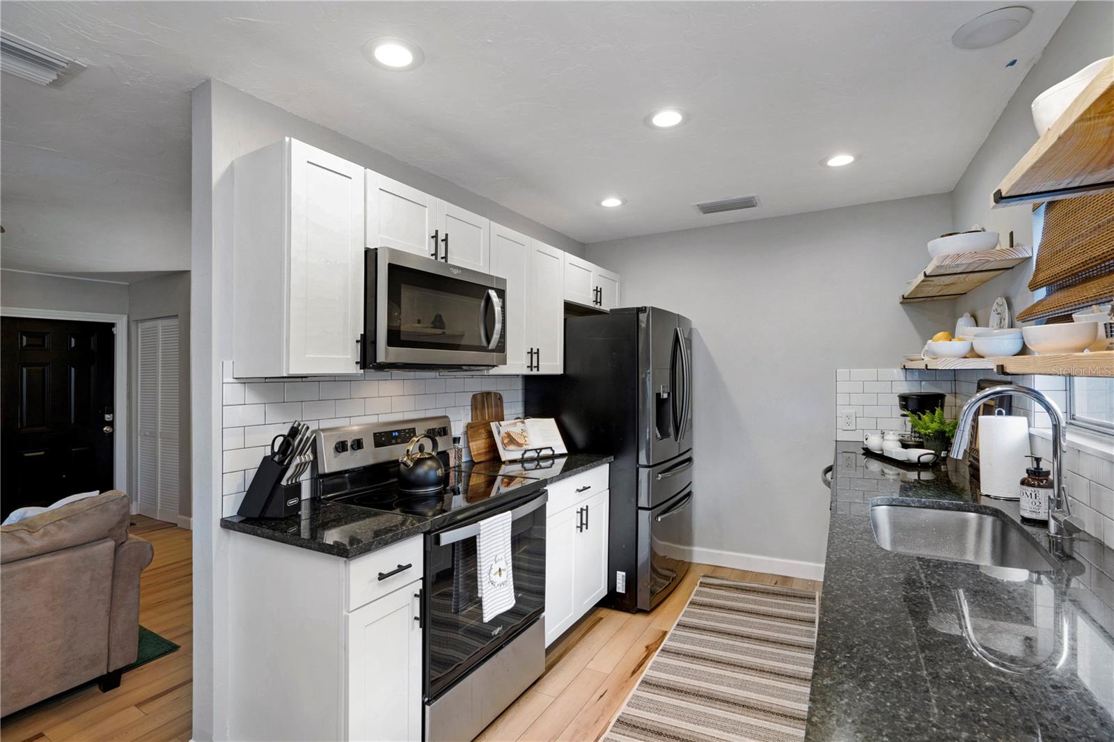 SUNSET - Residential Lease