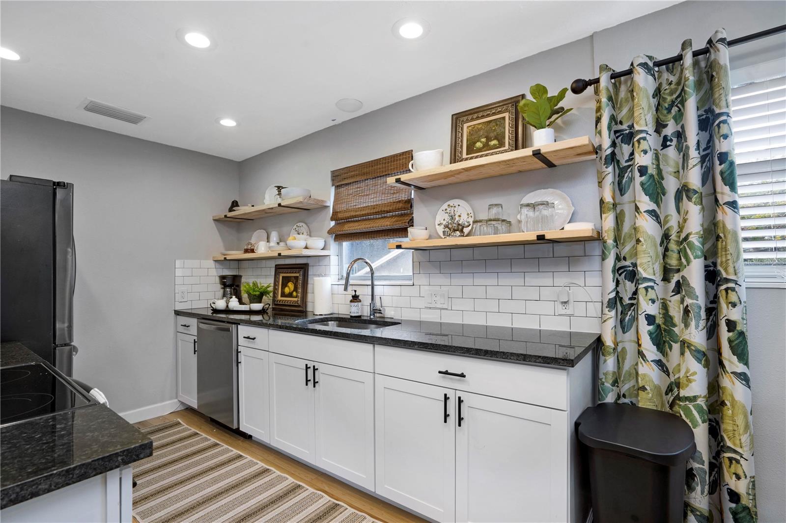 SUNSET - Residential Lease
