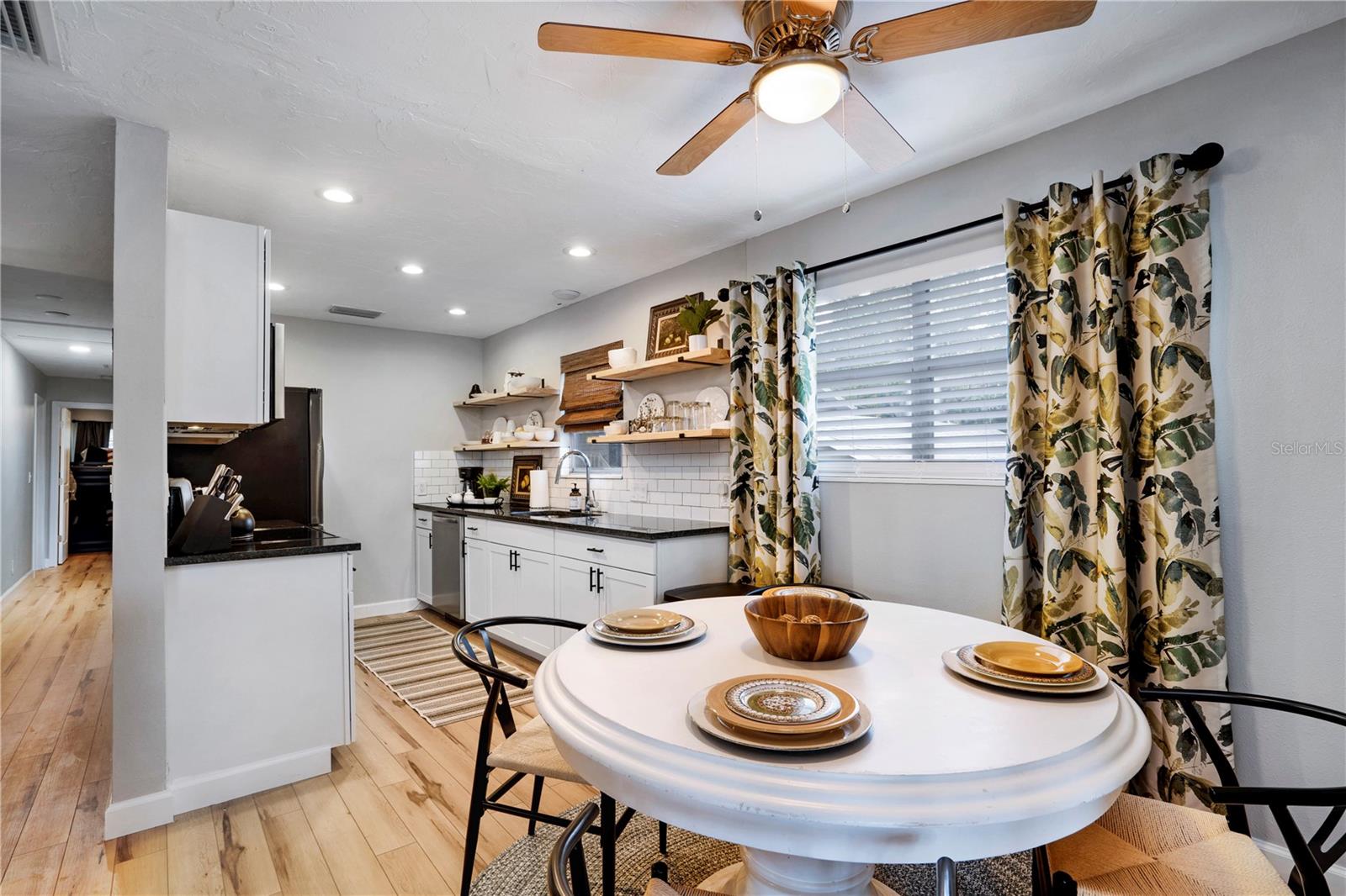 SUNSET - Residential Lease