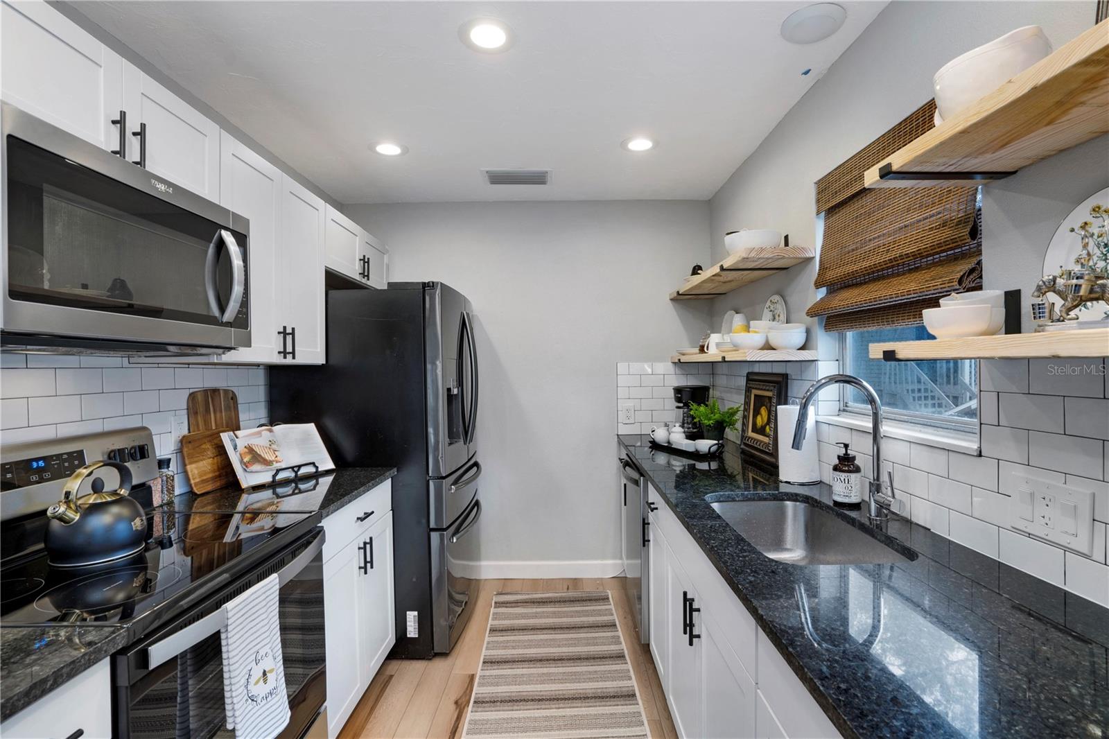 SUNSET - Residential Lease