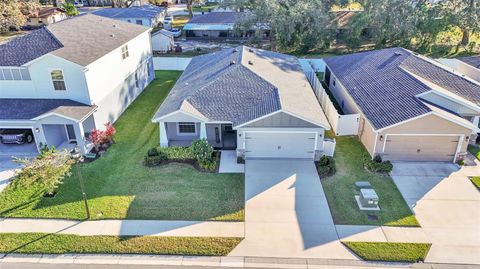 A home in AUBURNDALE