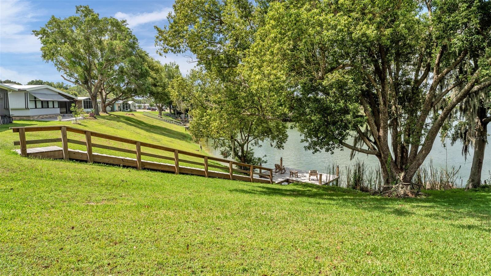 FLORAL LAKES - Residential