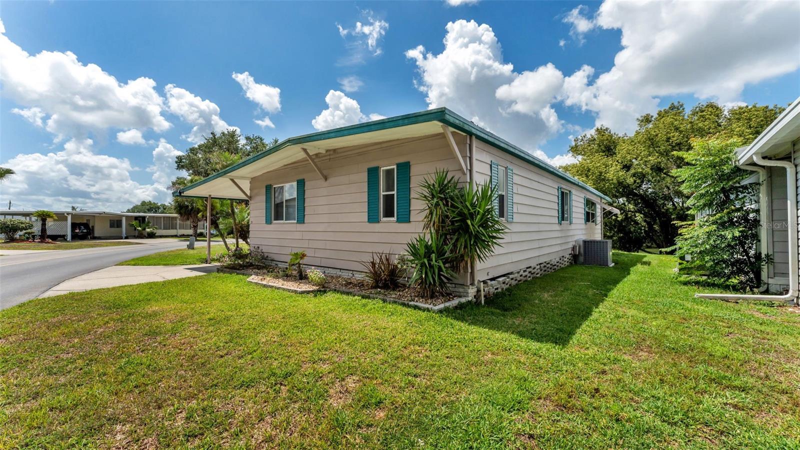 FLORAL LAKES - Residential
