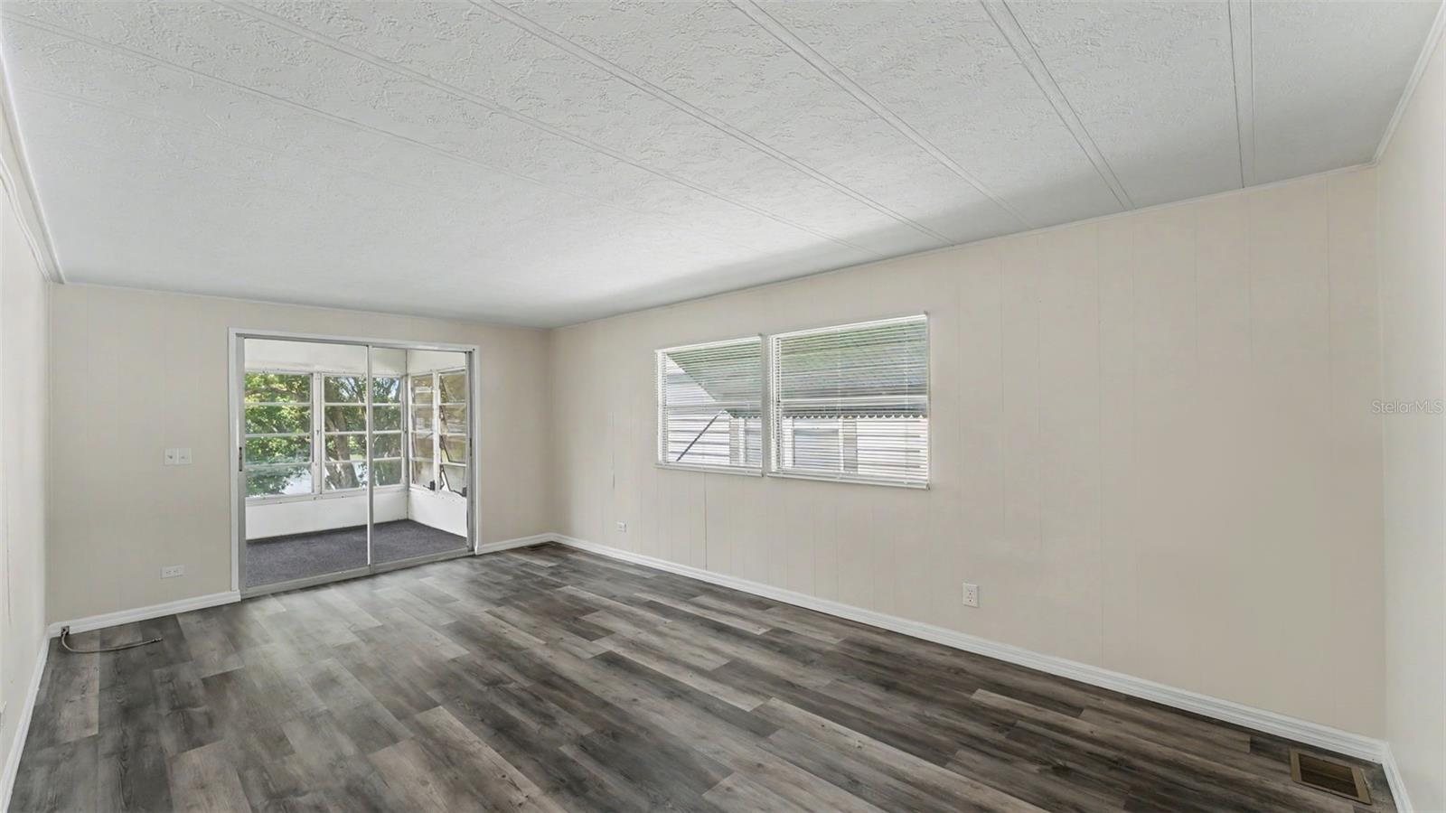 FLORAL LAKES - Residential