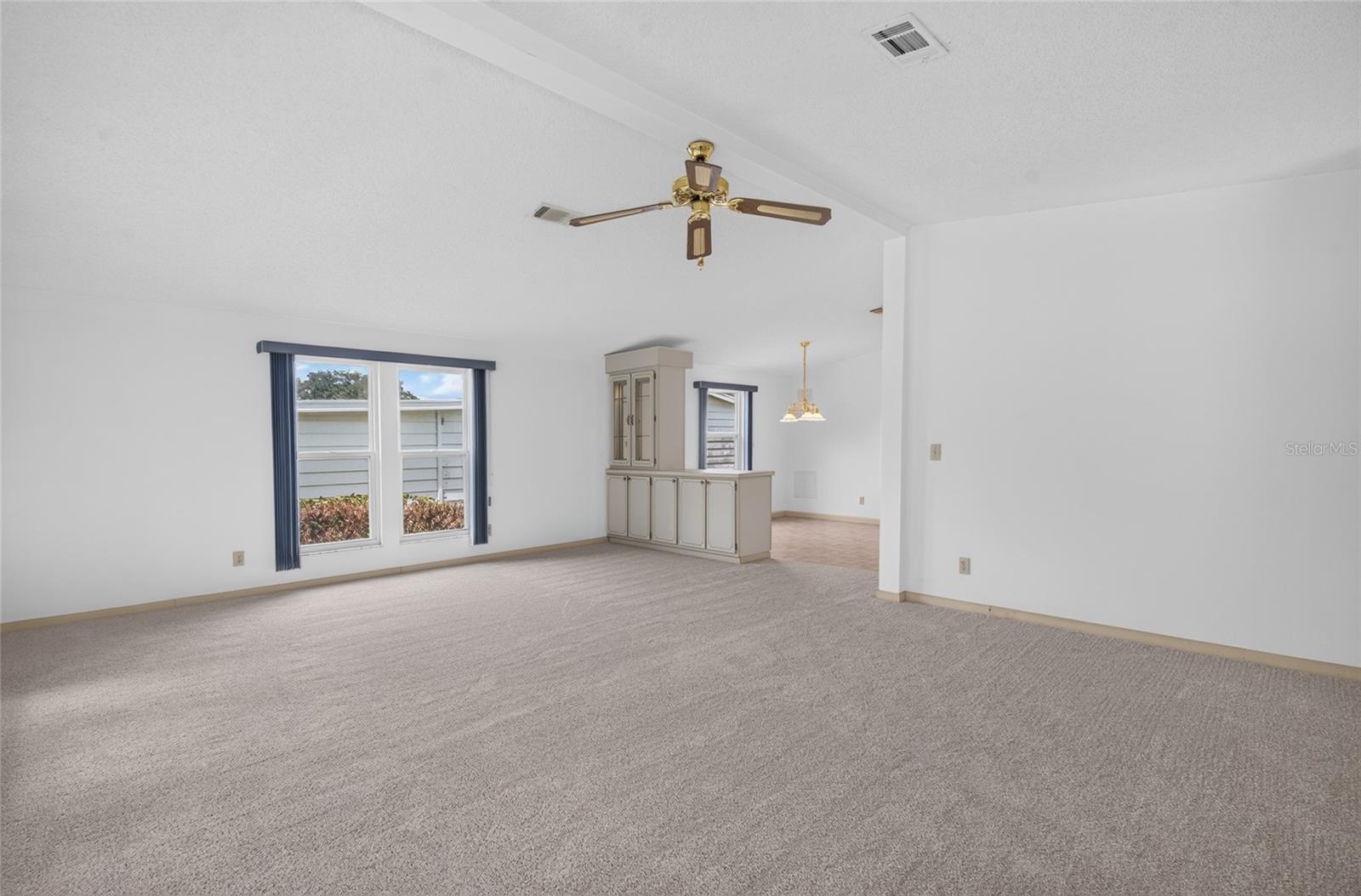 1506 HILLCREST DRIVE