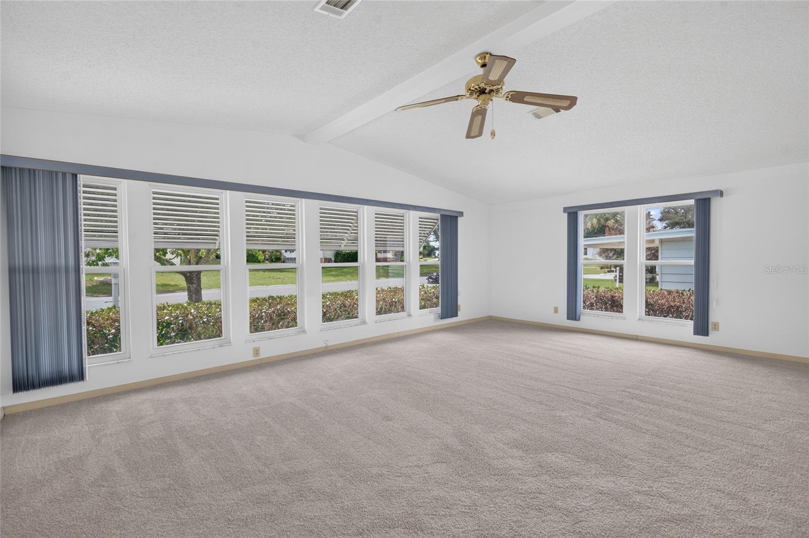1506 HILLCREST DRIVE