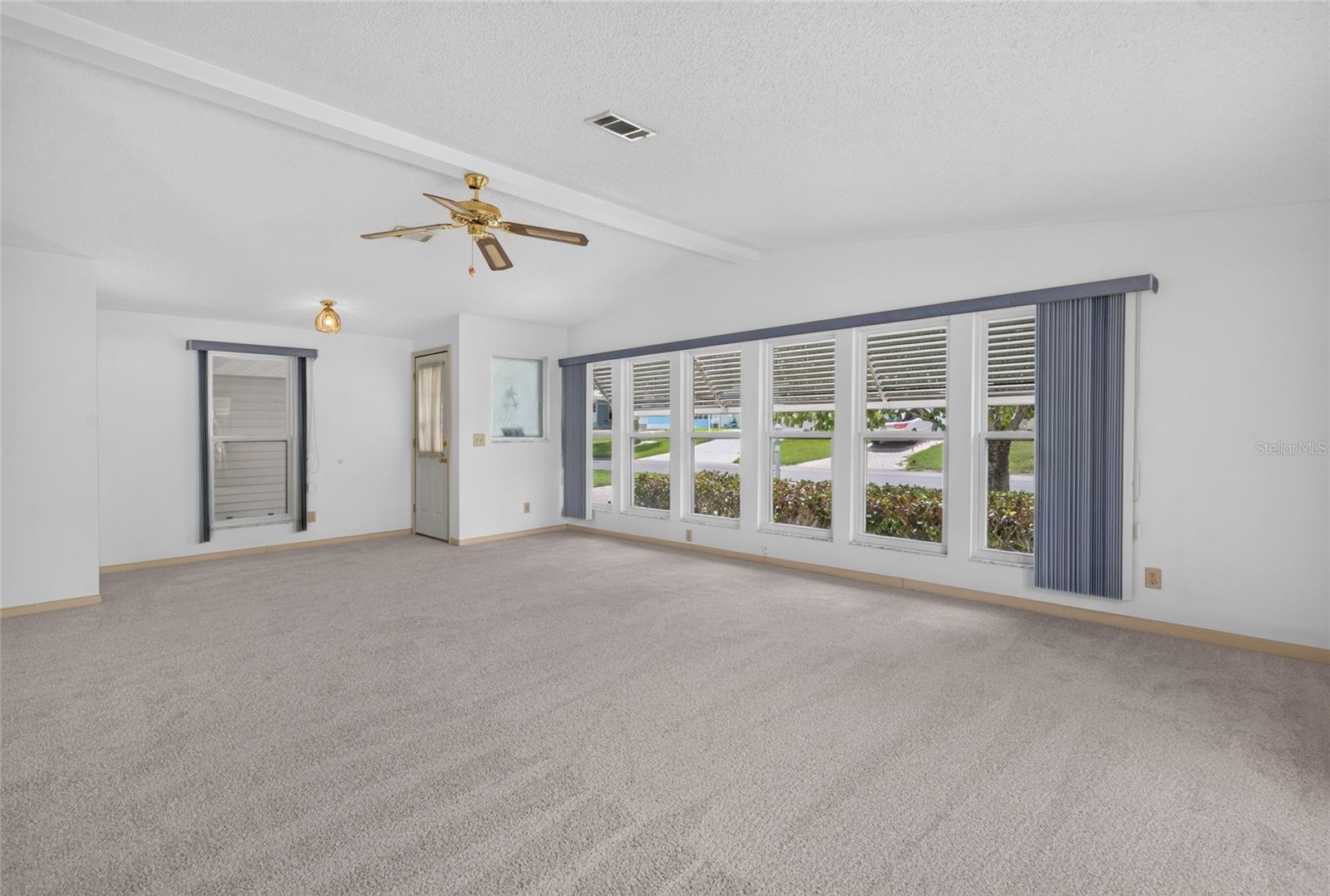 1506 HILLCREST DRIVE