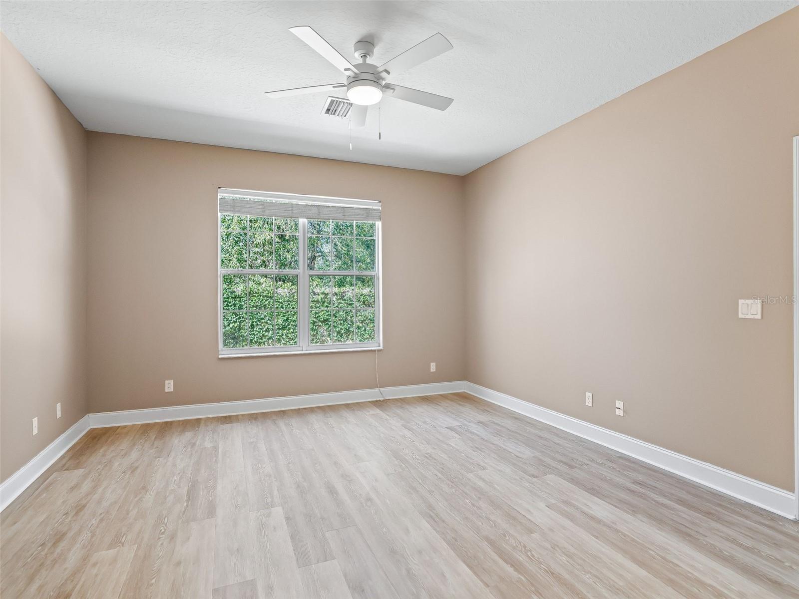 VILLAS/PADDOCK PARK - Residential Lease