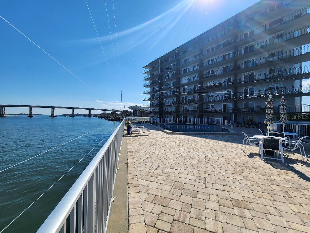 101 N RIVERSIDE DRIVE 2090