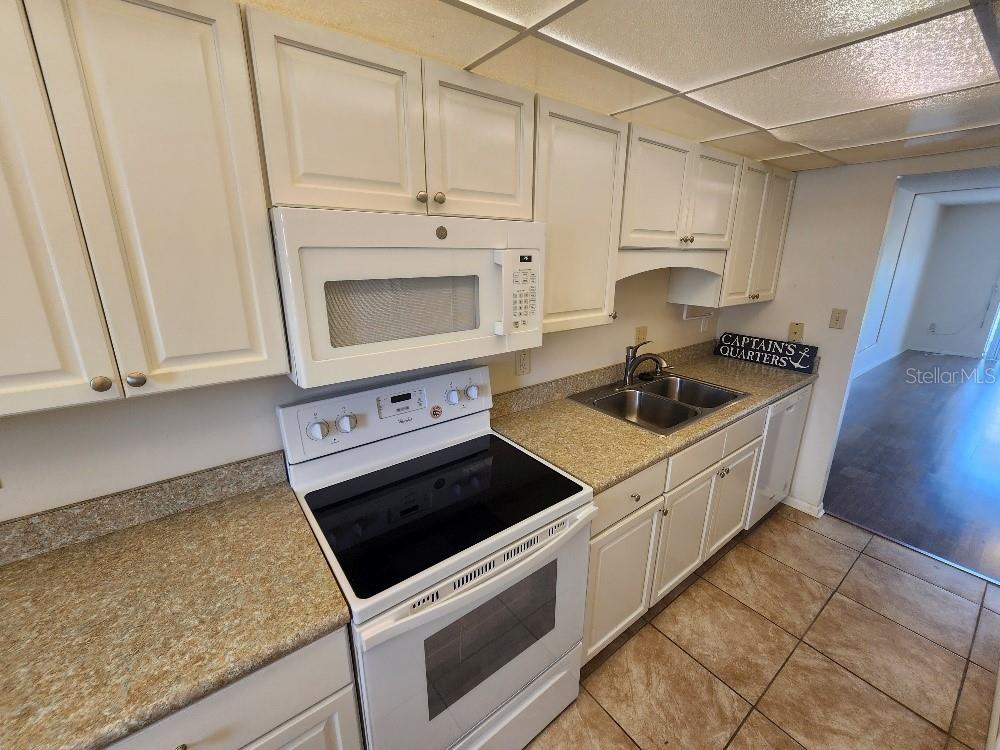 101 N RIVERSIDE DRIVE 2090