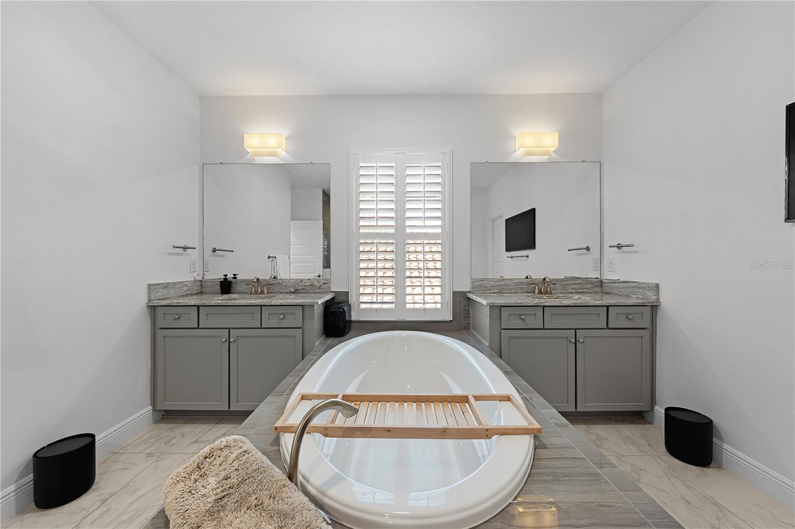 PRISTINE LAKE PRESERVE - Residential