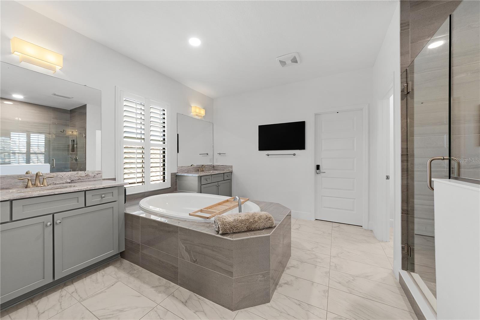 PRISTINE LAKE PRESERVE - Residential