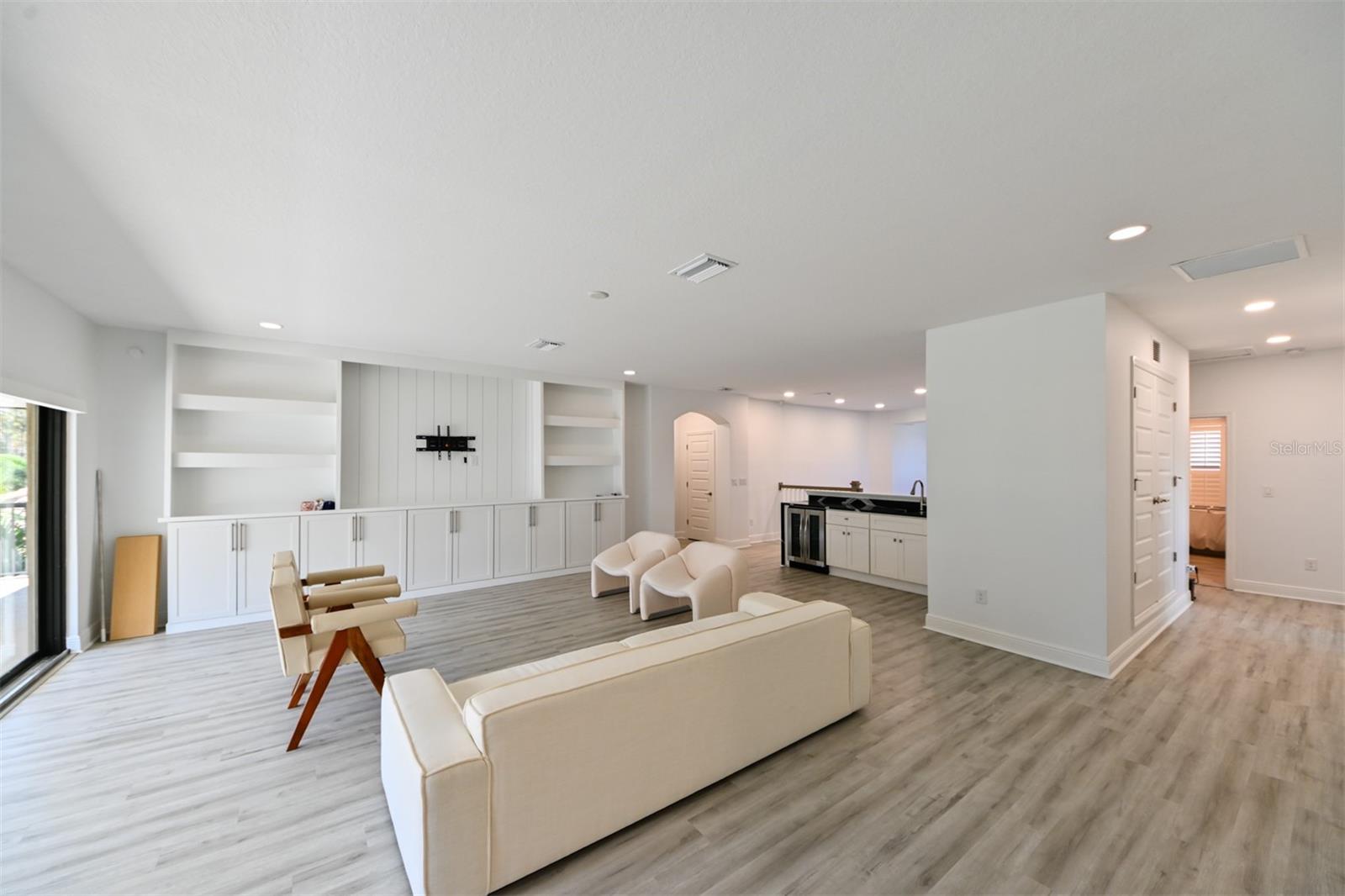 PRISTINE LAKE PRESERVE - Residential