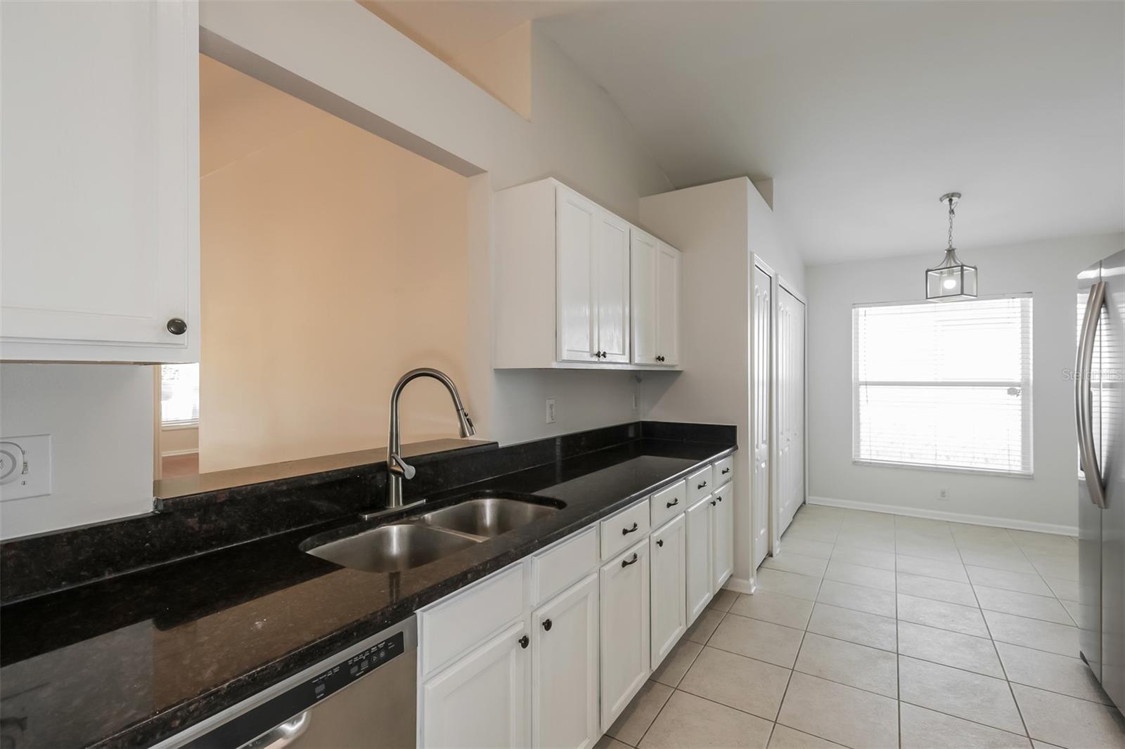 LEXINGTON OAKS - Residential