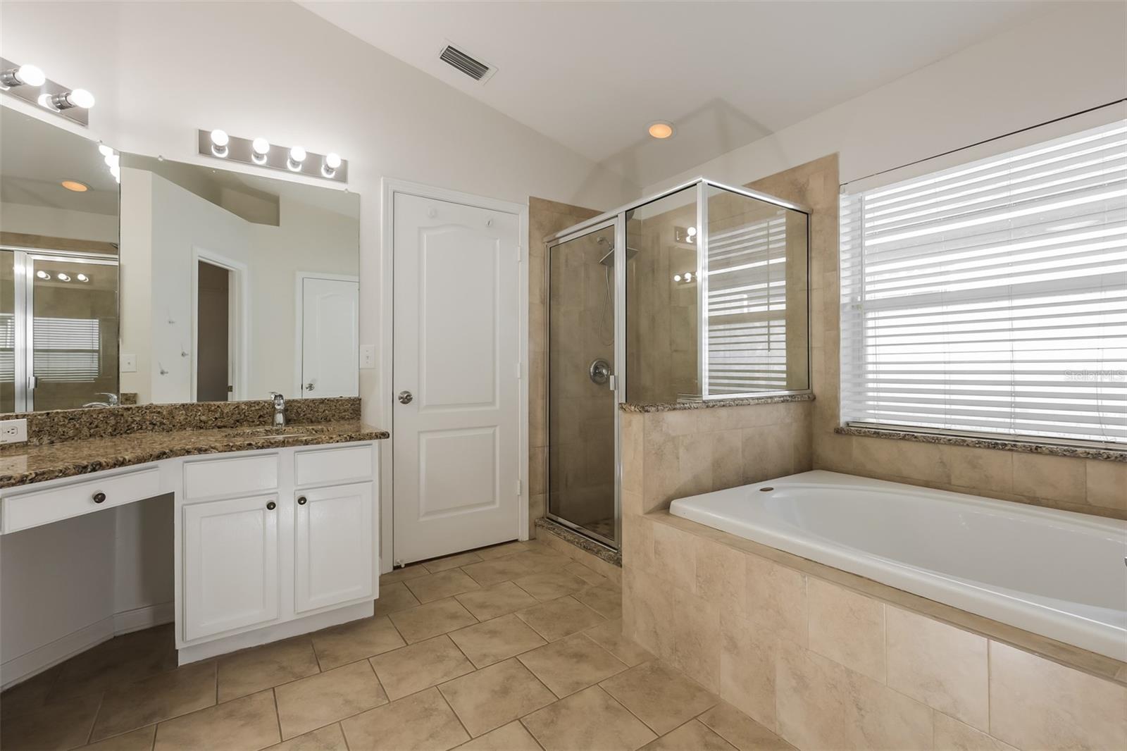 LEXINGTON OAKS - Residential