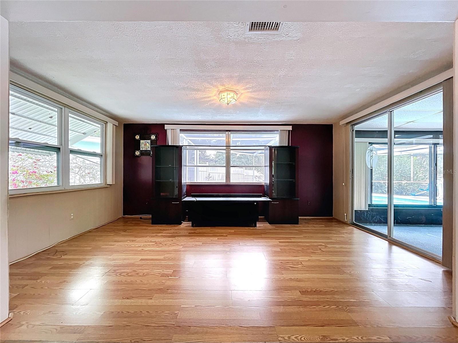 BAY BREEZE ESTATES - Residential