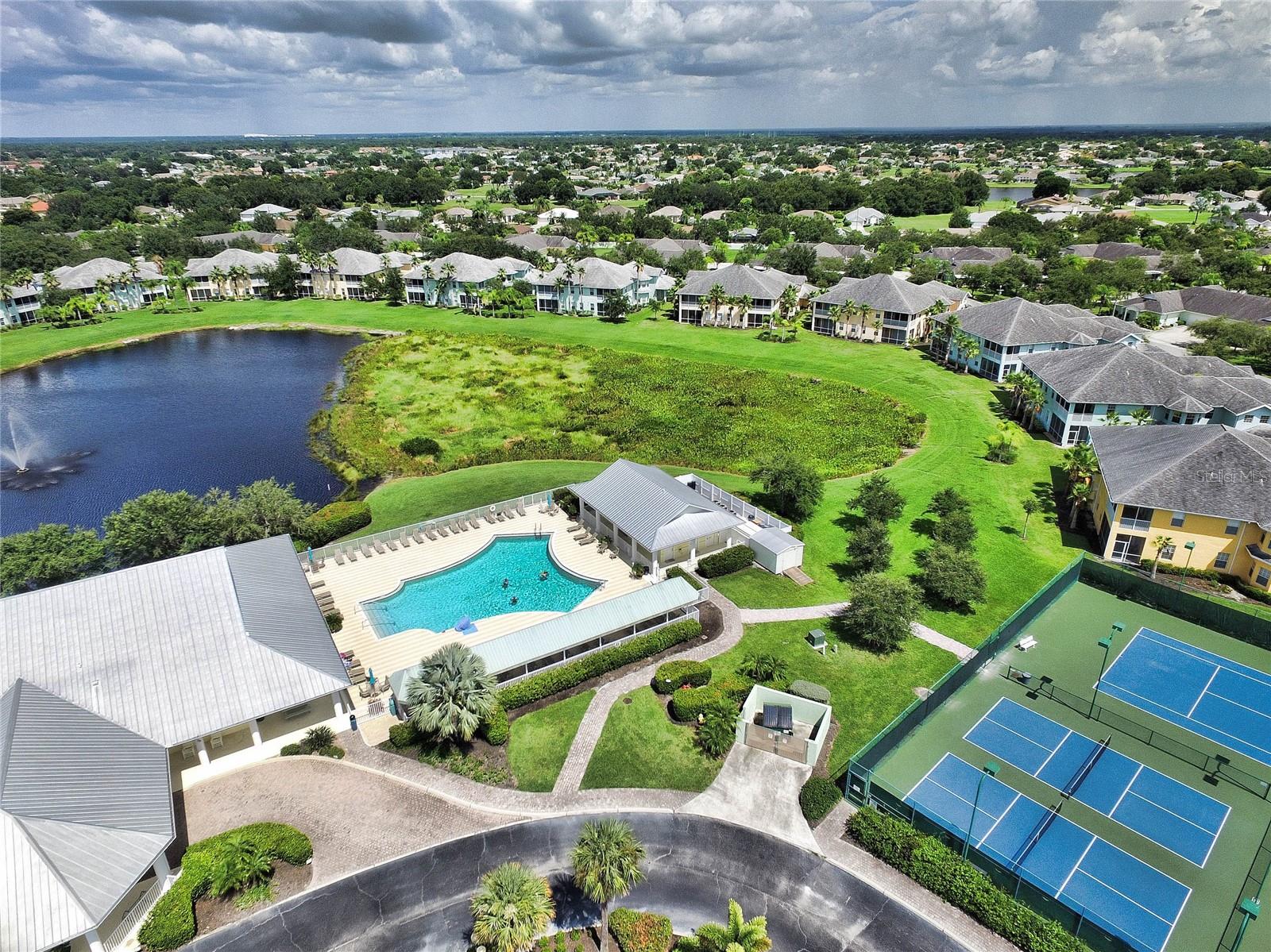 LAKE VIEW CONDO/HERITAGE LAKE PARK - Residential