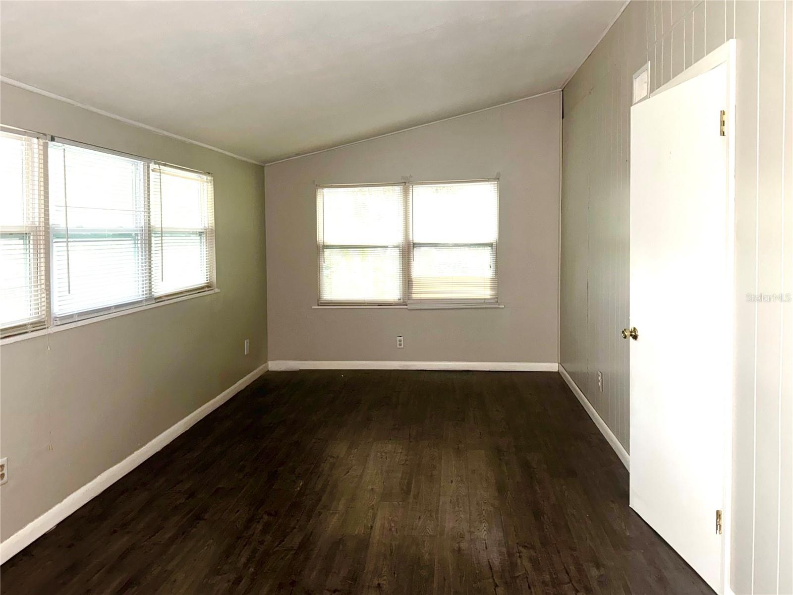 003185 - UNREC TRACTS IN 16-19S-20E - Residential